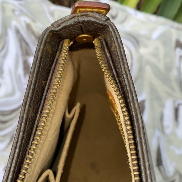 SOLD-Authentic Louis Vuitton Shoulder Bag Loopin - Picture 12 of 16